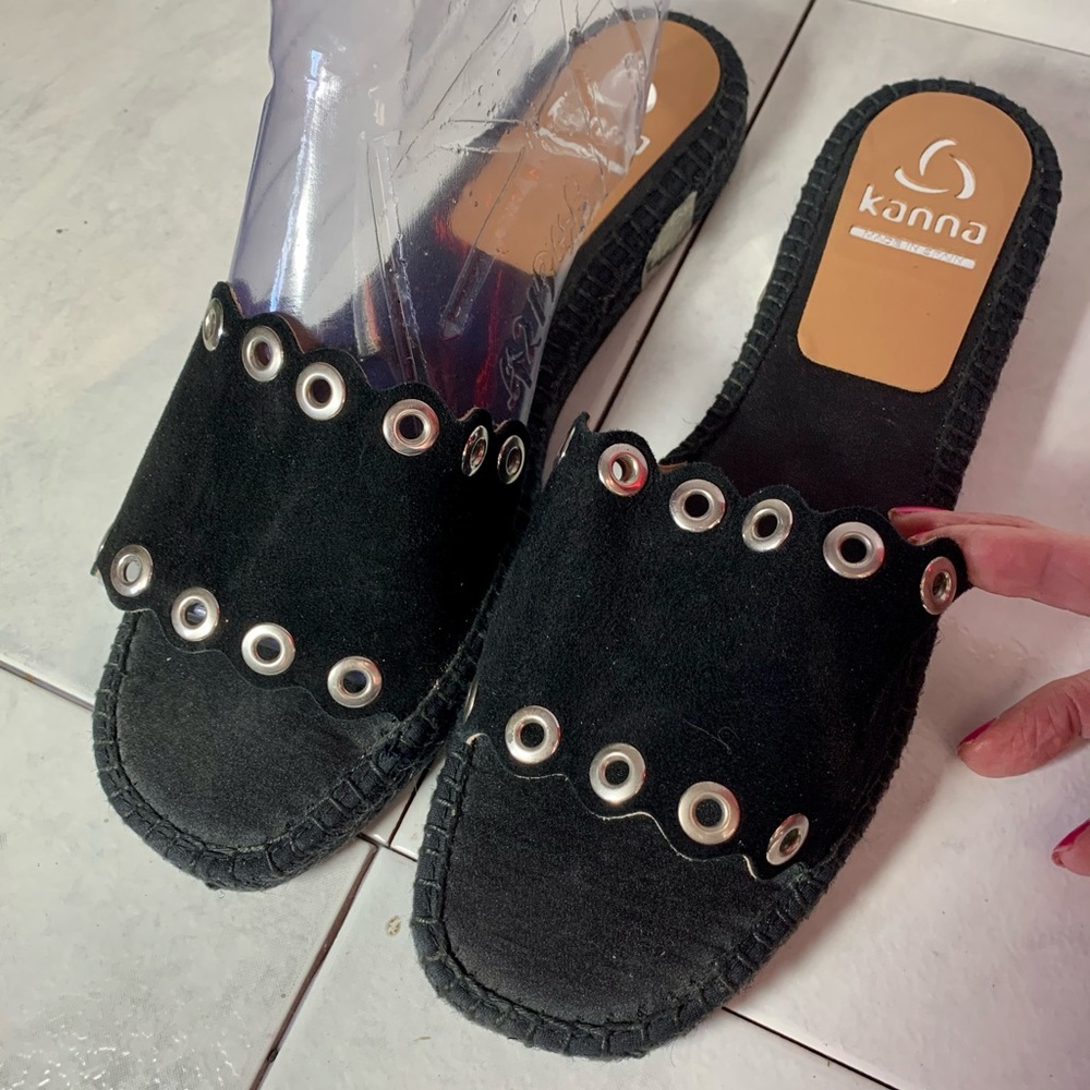 Kanna Mules  size 9.5